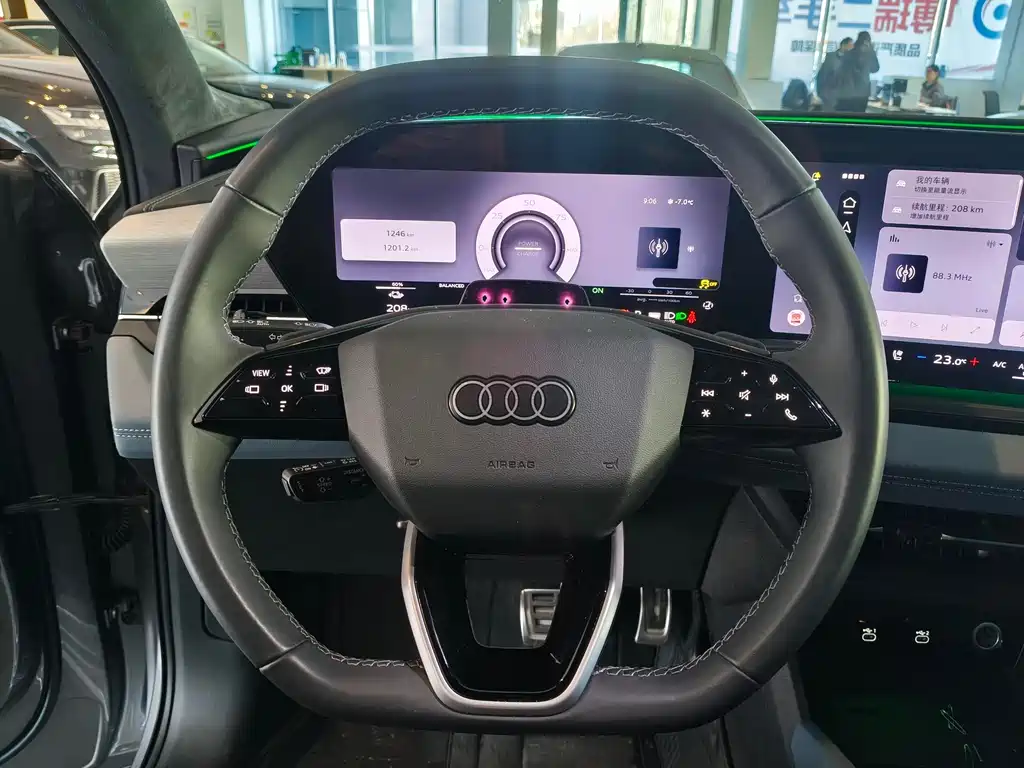 AUDI Q6L E TRON