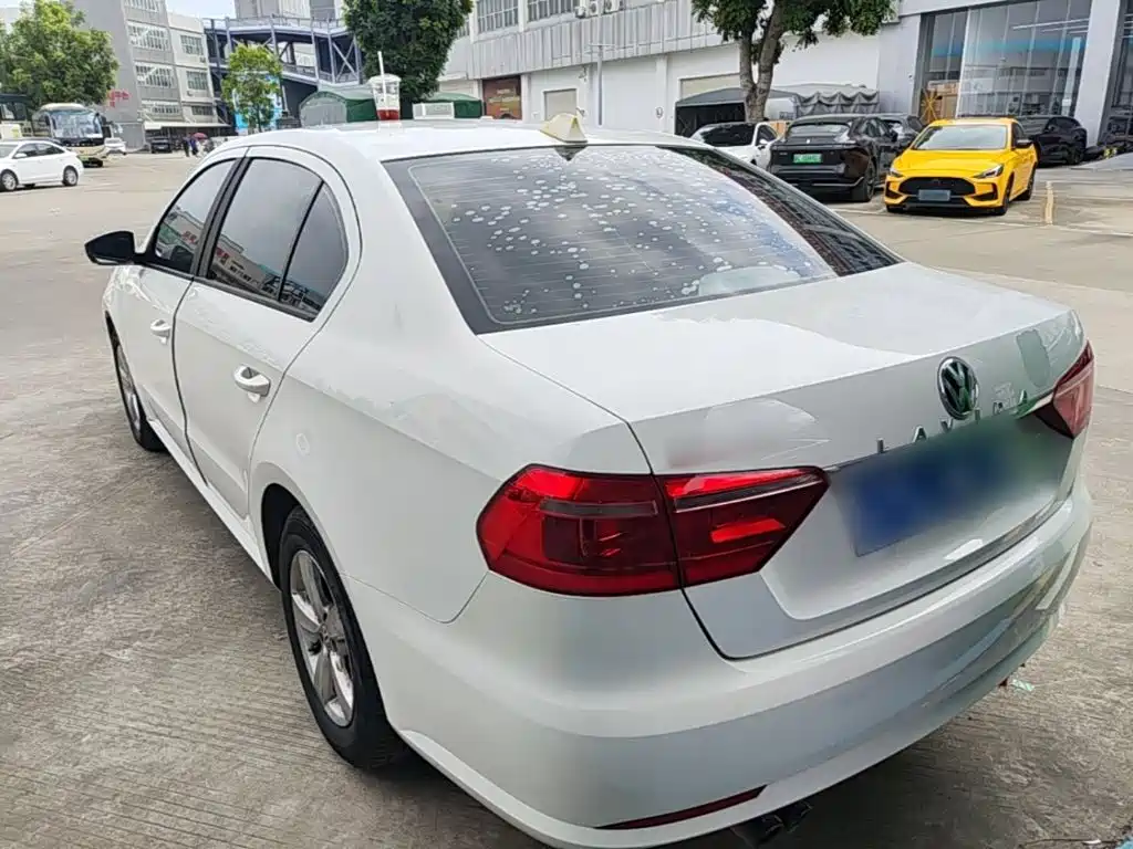 Volkswagen Lavida — миниатюра 5