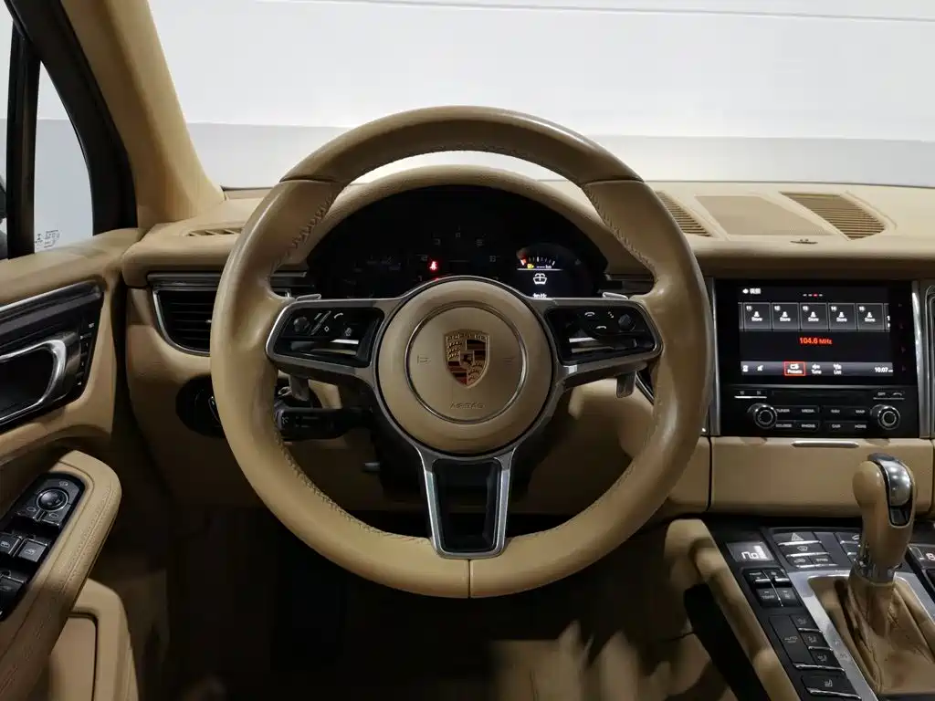 Porsche Macan — миниатюра 11