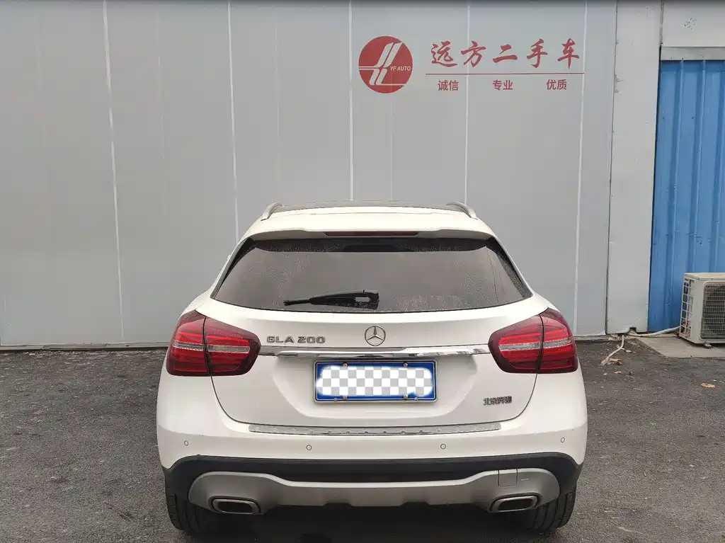 MERCEDES-BENZ GLA