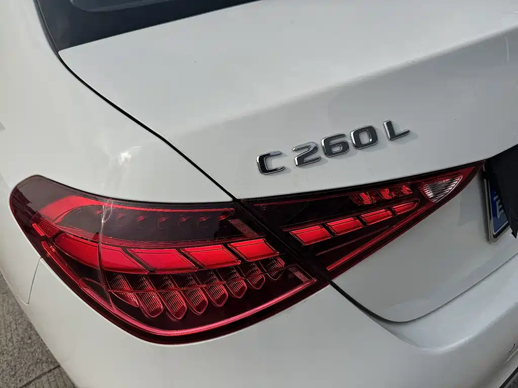 Mercedes-Benz C-Class — миниатюра 6