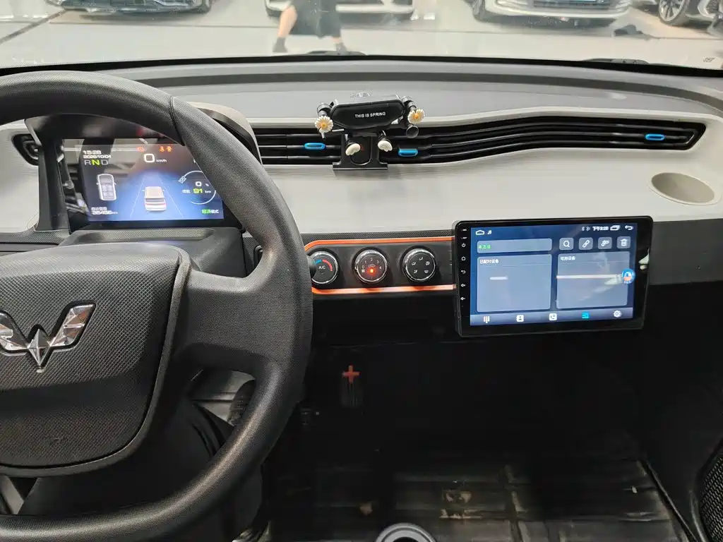 Wuling MINIEV — миниатюра 10