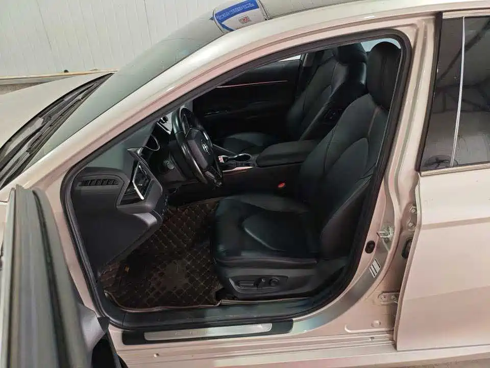 Toyota Camry — миниатюра 6