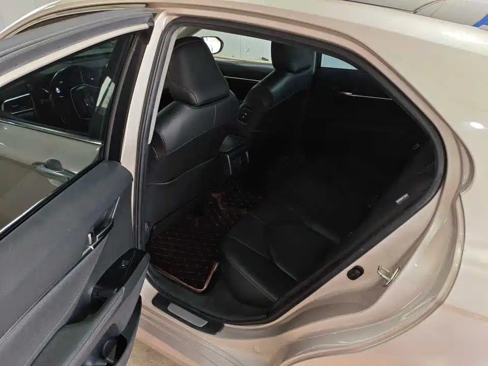 Toyota Camry — миниатюра 7