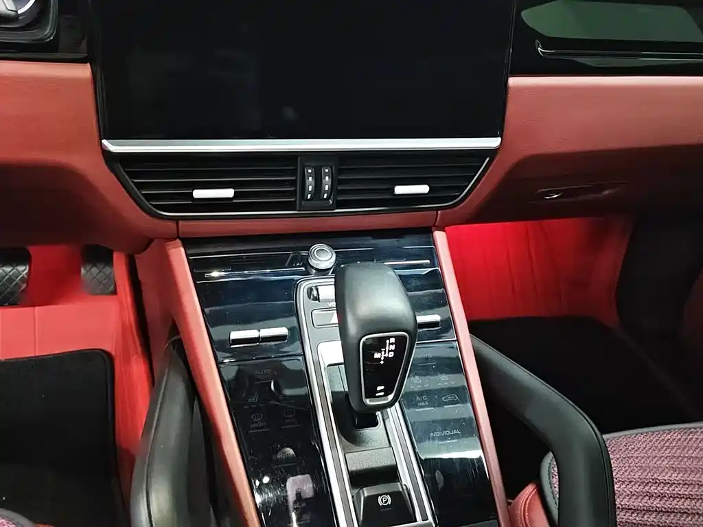 Porsche Cayenne — миниатюра 6