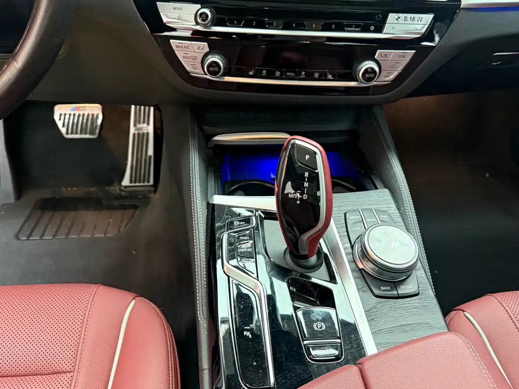 BMW 5 Series — миниатюра 13