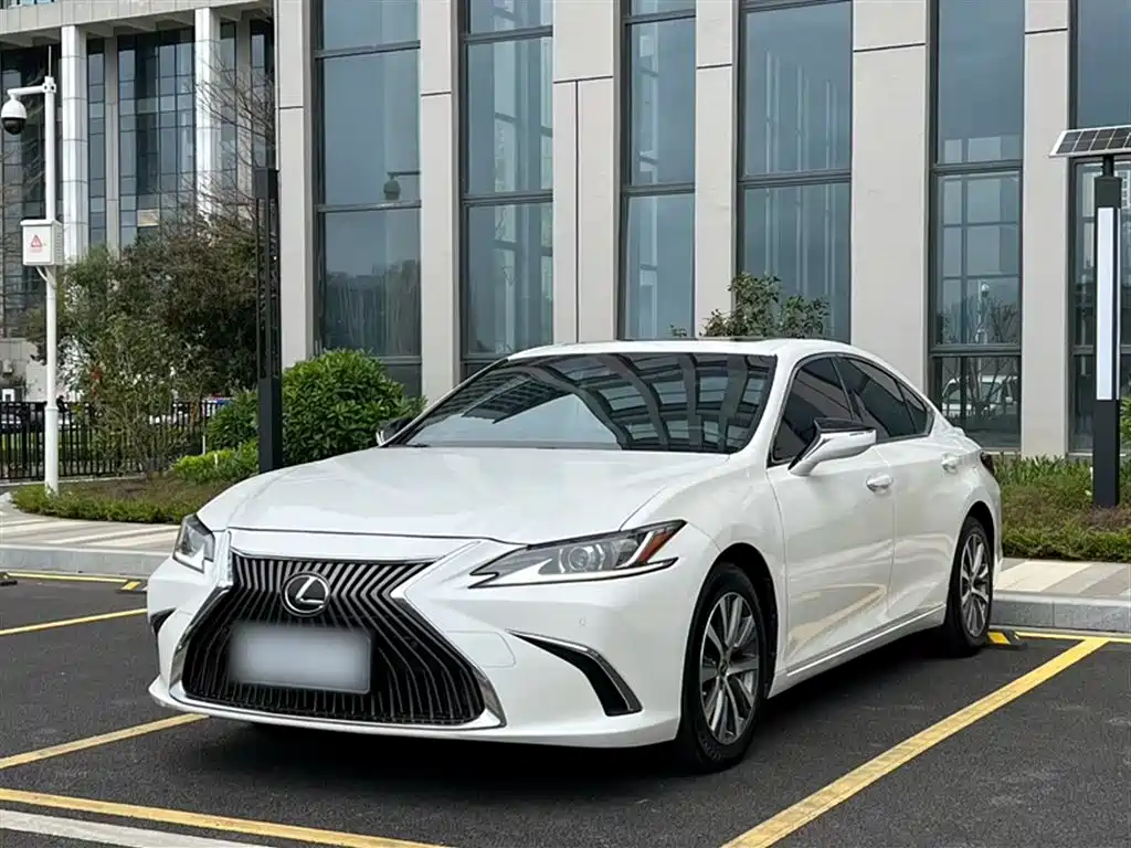 Lexus ES 2019