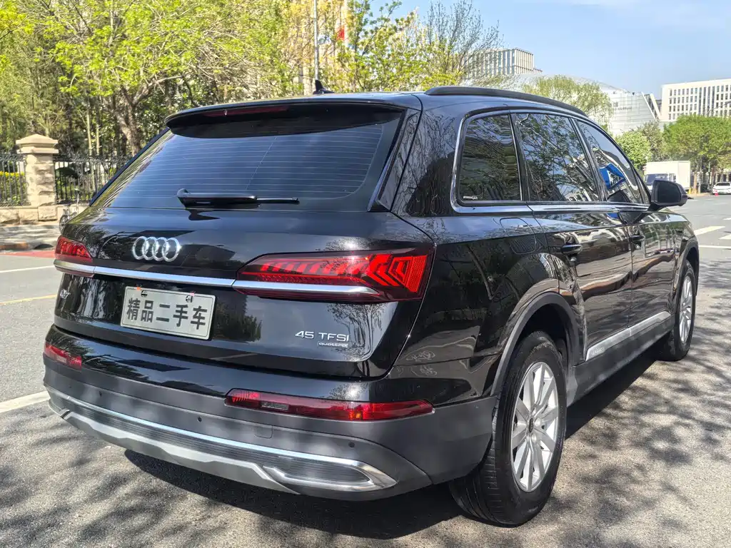 Audi Q7 2023 45 TFSI quattro S line Sport