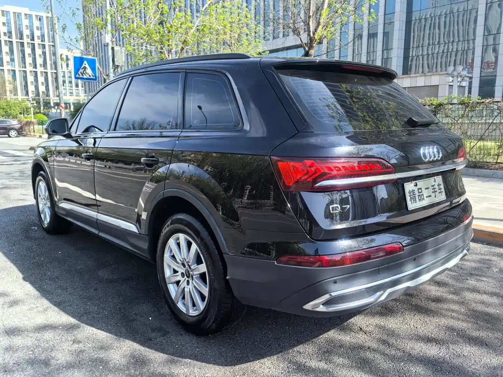 Audi Q7 2023 45 TFSI quattro S line Sport