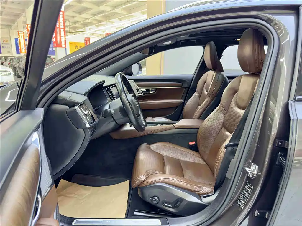 Volvo V90 2022 Cross Country B5 AWD