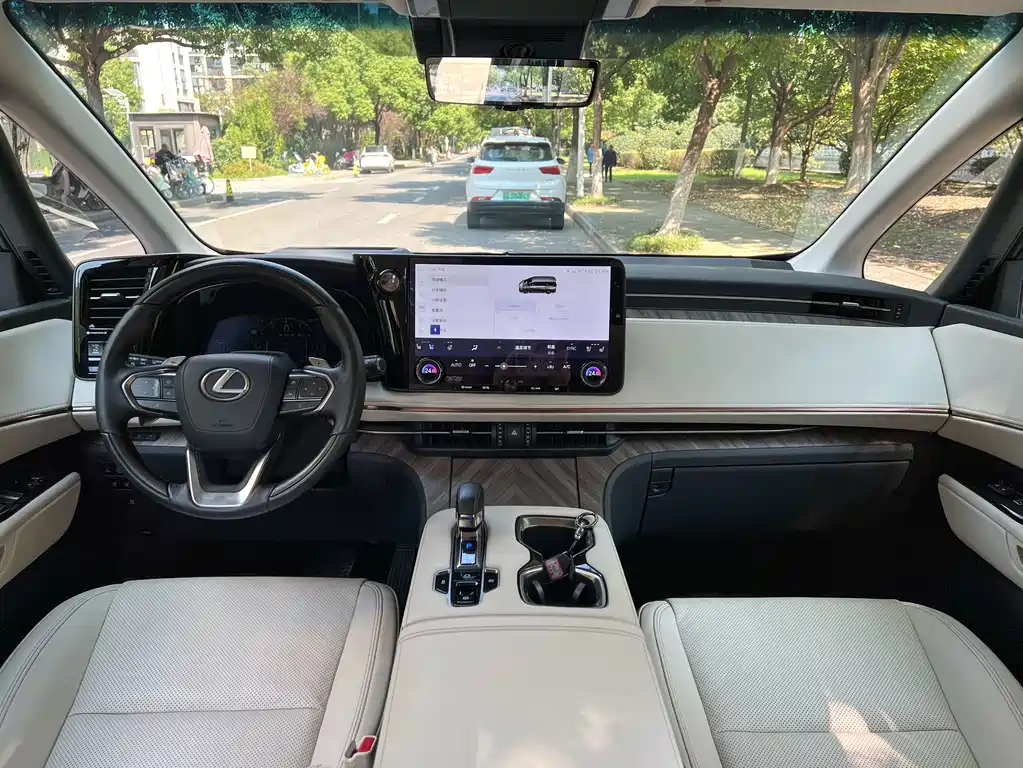 Lexus LM — миниатюра 4