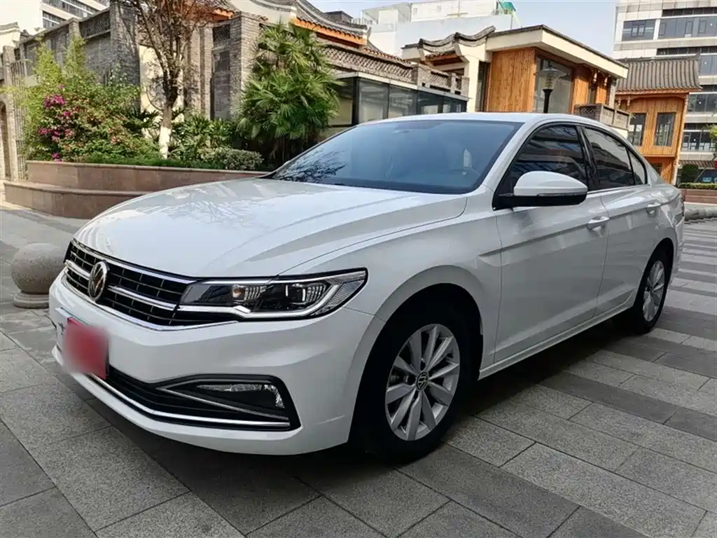 VOLKSWAGEN BORA