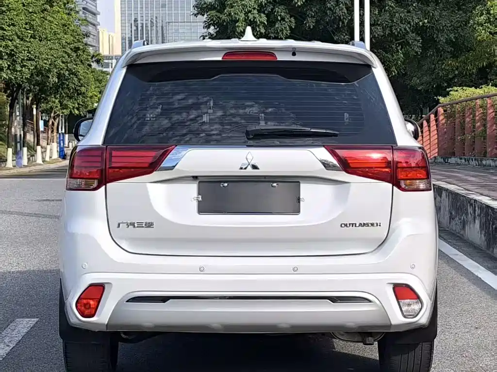 MITSUBISHI OUTLANDER