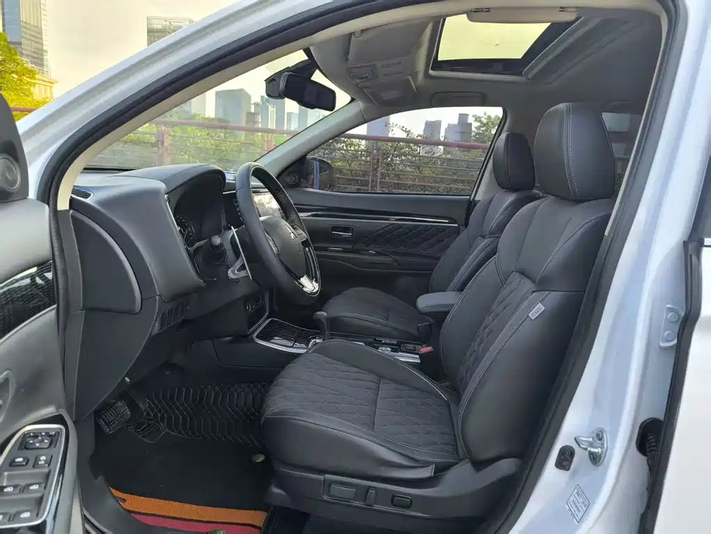 MITSUBISHI OUTLANDER