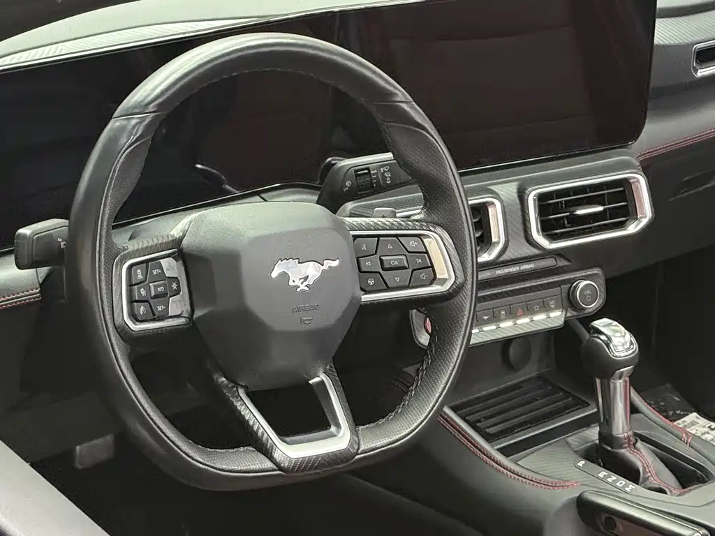 Ford Mustang — миниатюра 8
