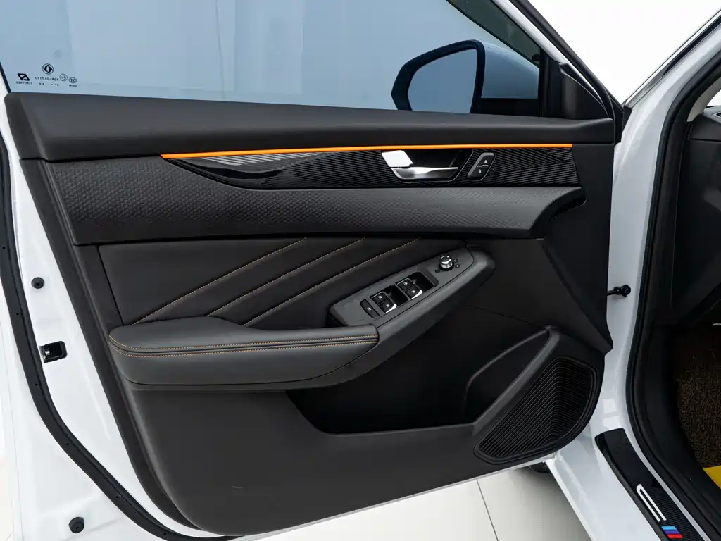 DONGFENG YI HYUN MAX