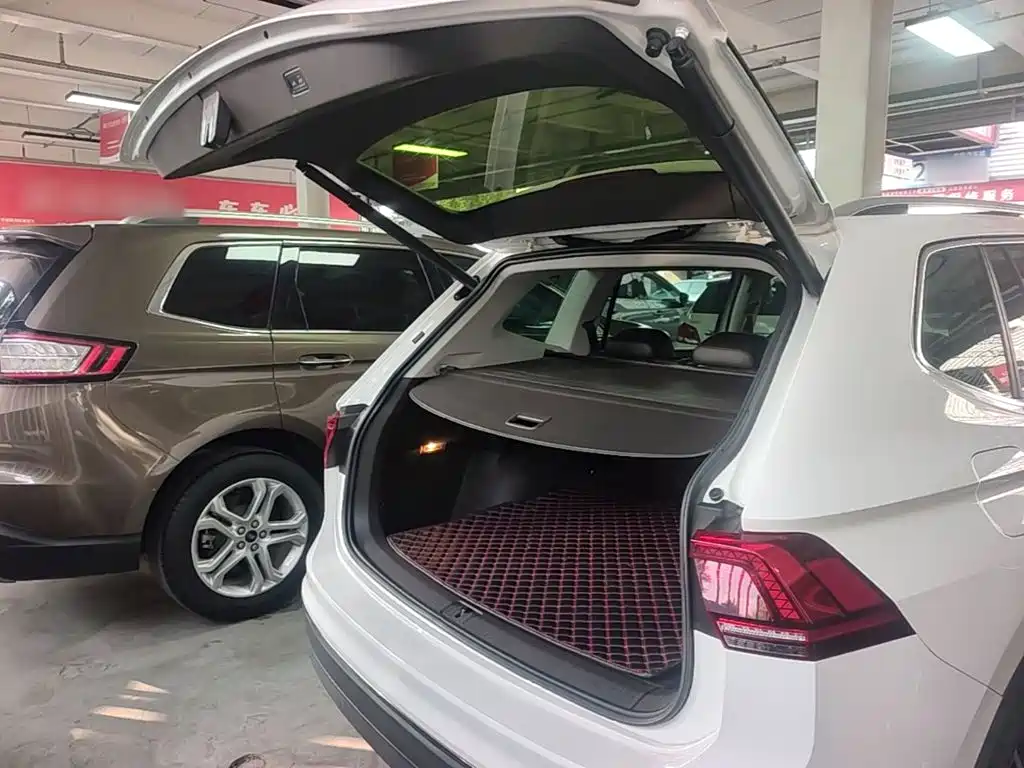 Volkswagen Tiguan L — миниатюра 19