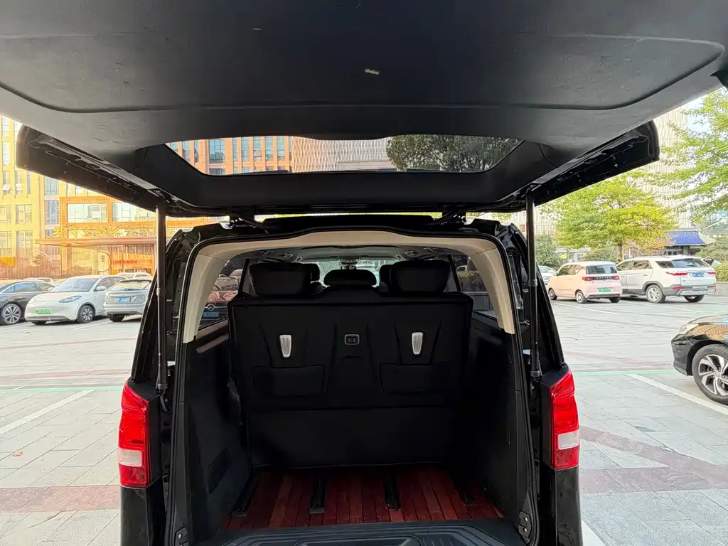Mercedes-Benz Vito — миниатюра 6