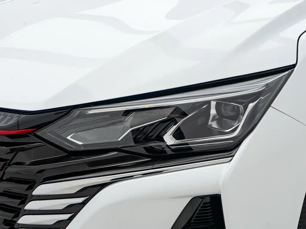 DONGFENG YI HYUN MAX