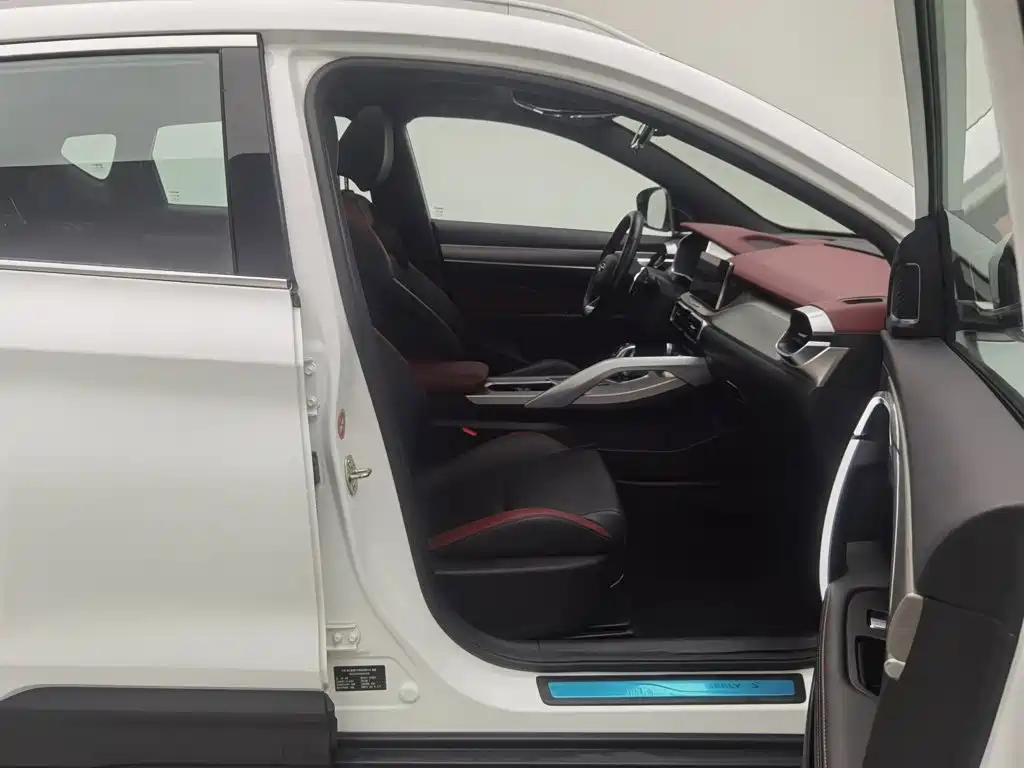 Geely Binyue — миниатюра 23