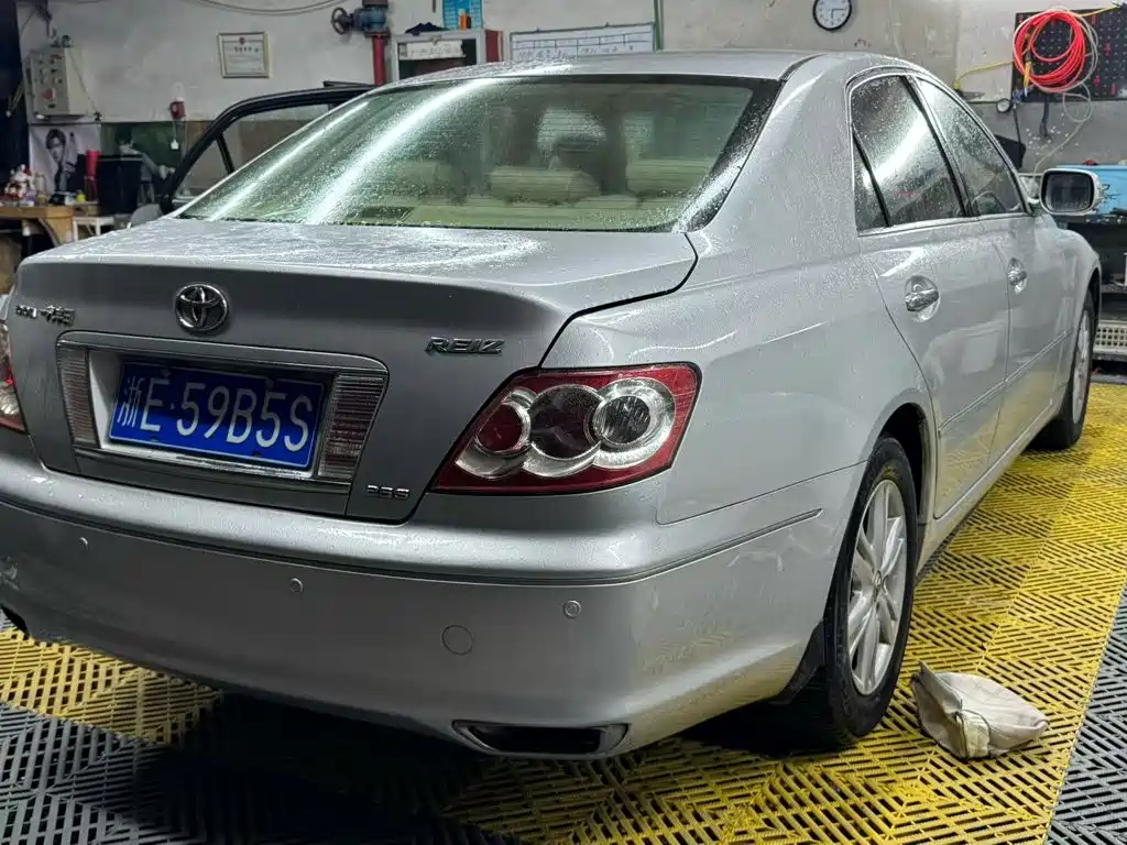 Toyota Reiz — миниатюра 8