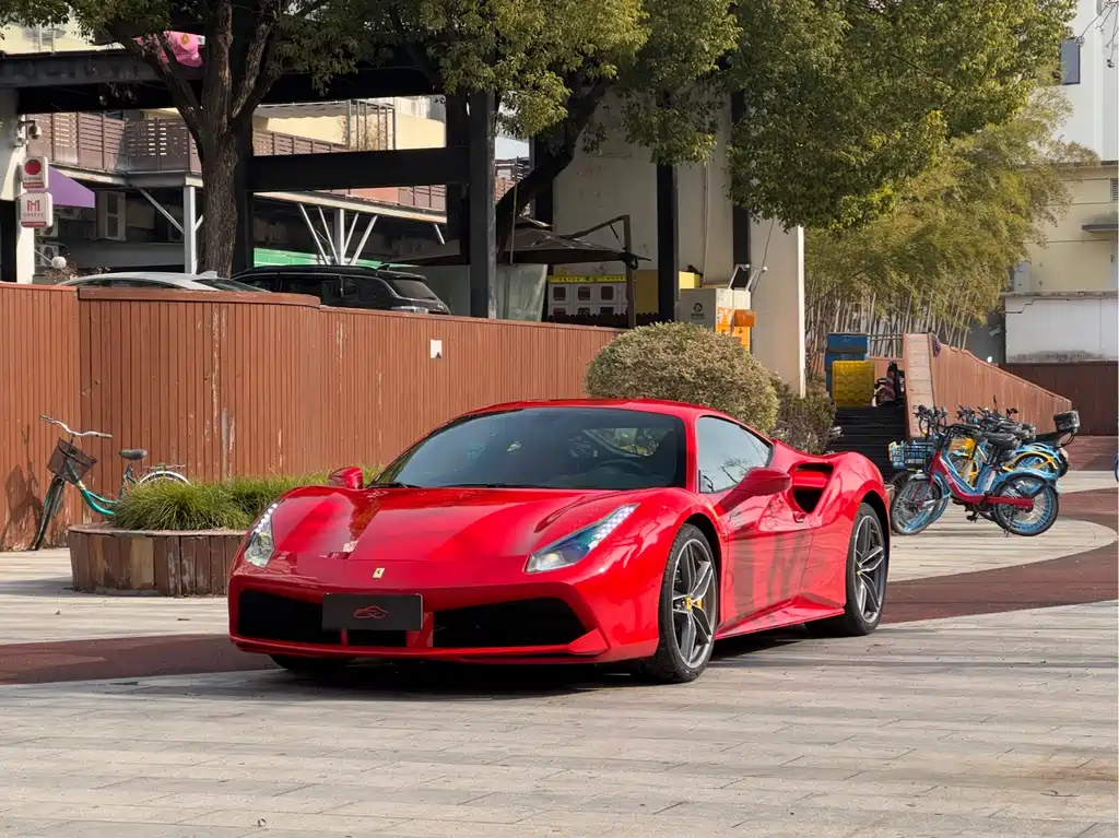 FERRARI 488