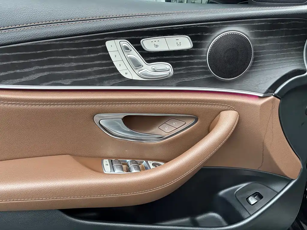 Mercedes-Benz E-Class — миниатюра 5