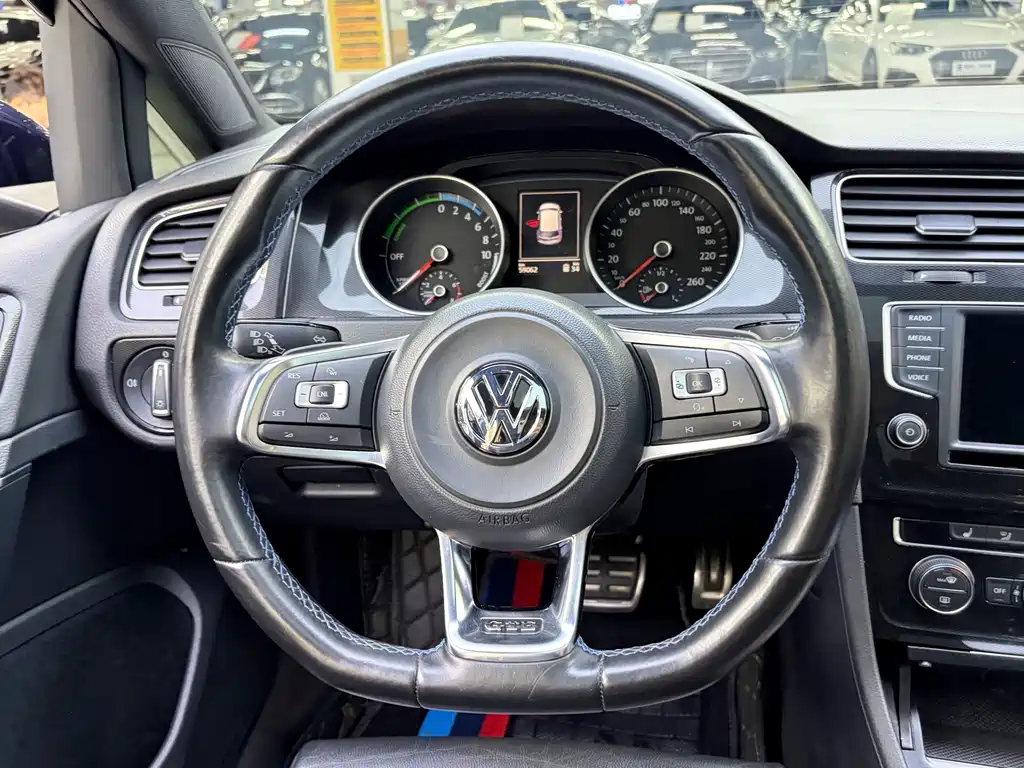 Volkswagen Golf New Energy (Import) — миниатюра 7