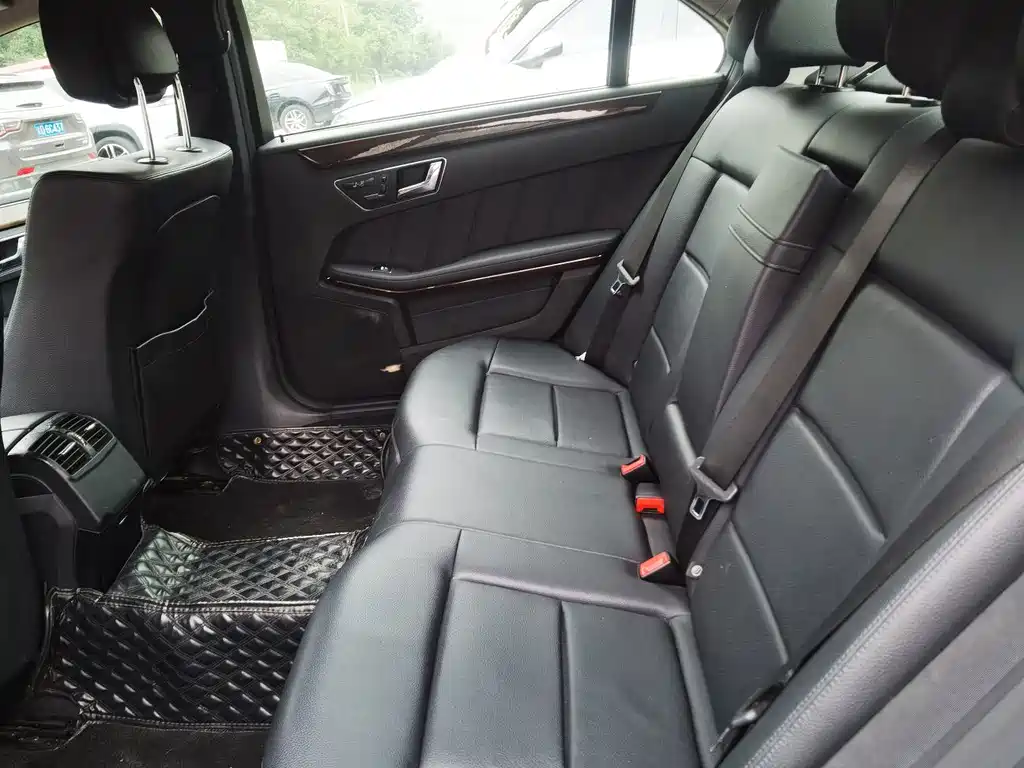 Mercedes-Benz E-Class — миниатюра 16