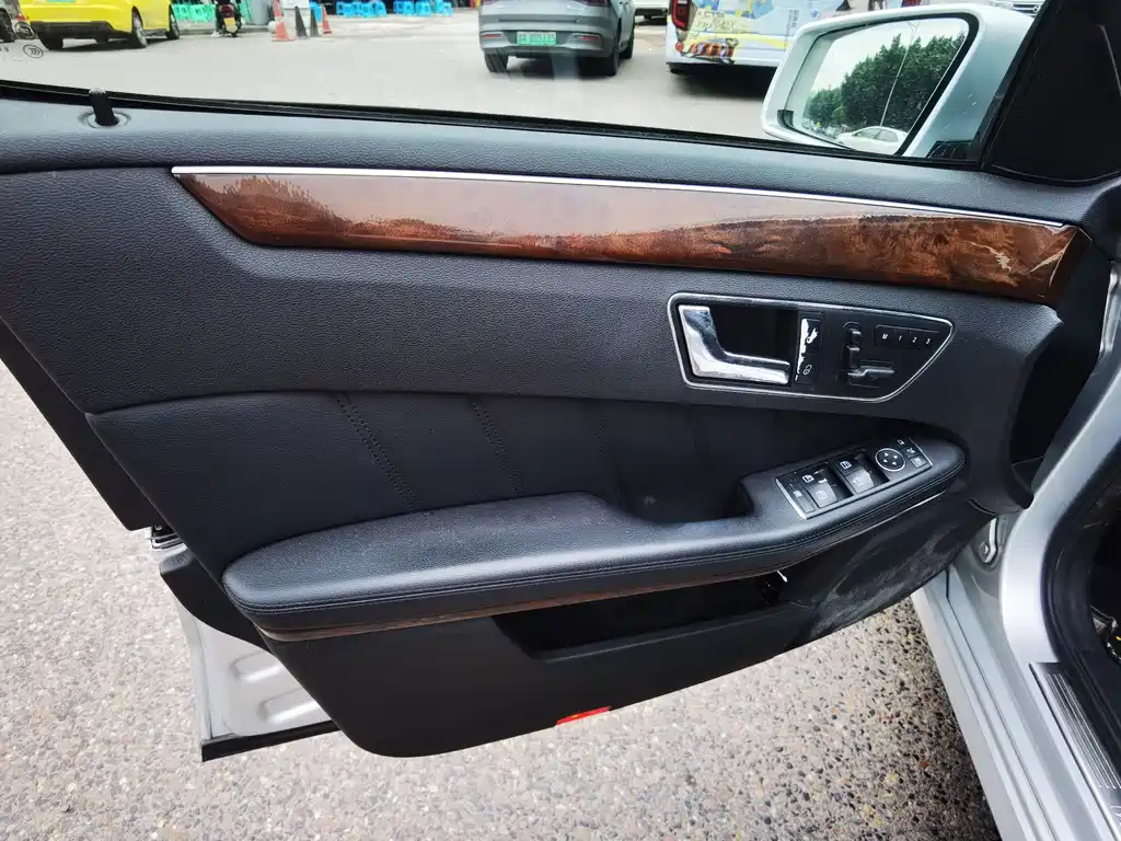Mercedes-Benz E-Class — миниатюра 19