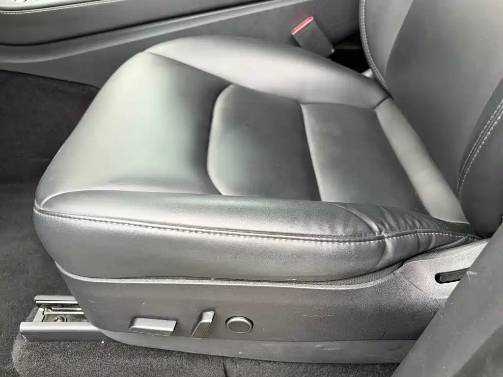 Tesla Model Y — миниатюра 26