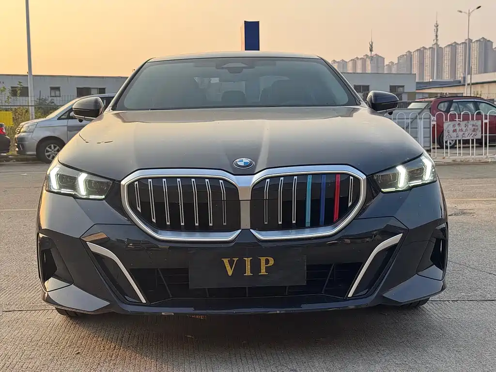 BMW 5 Series — миниатюра 11
