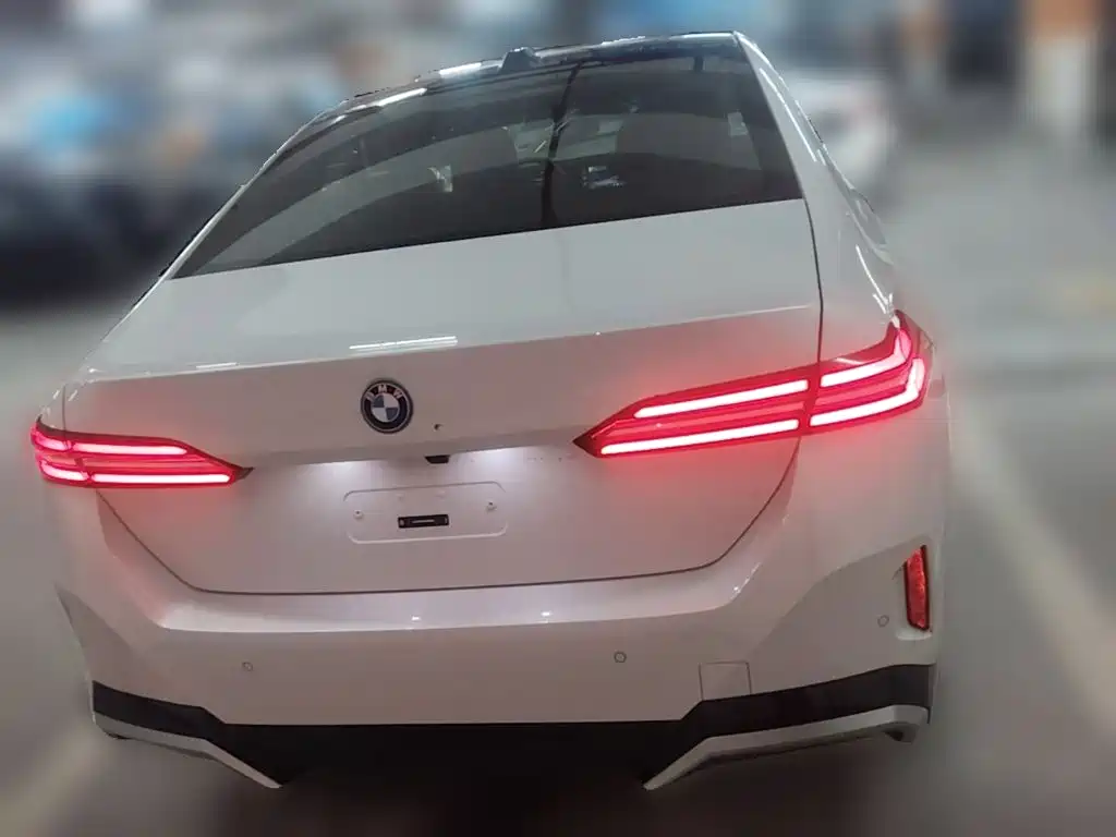 BMW i5 — миниатюра 8