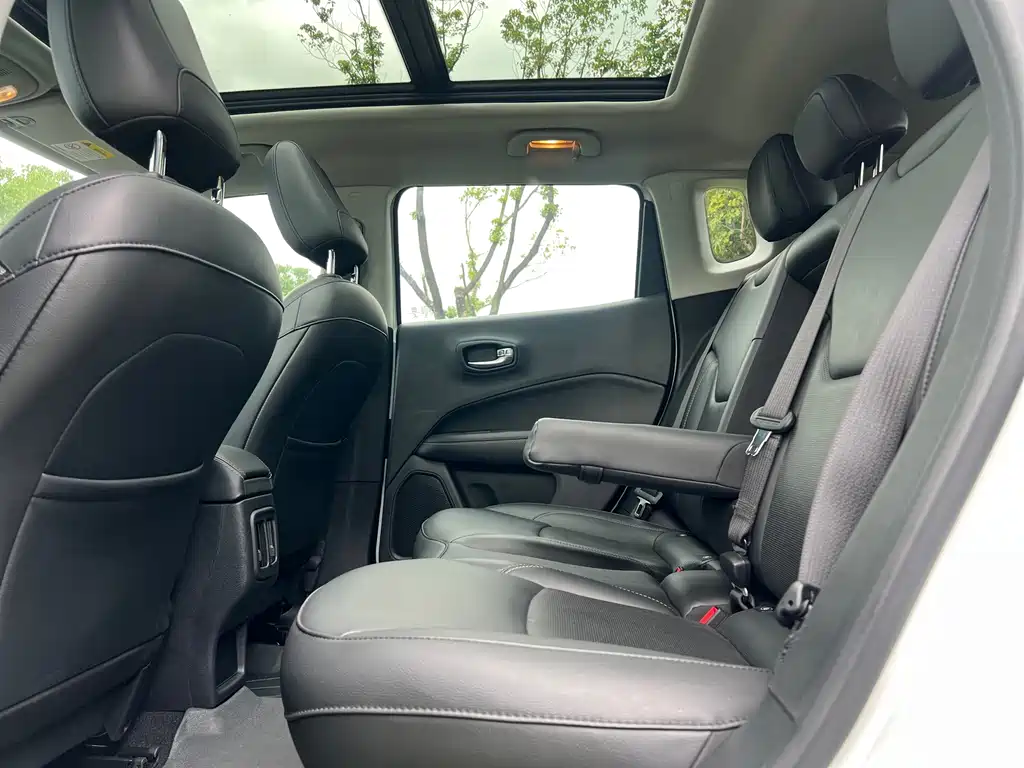 Jeep Compass — миниатюра 6