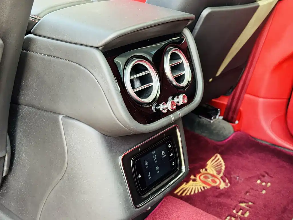 Bentley Bentayga — миниатюра 20