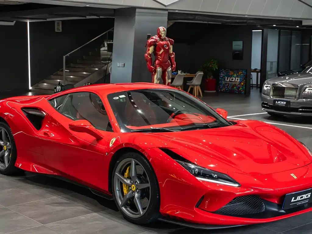 FERRARI F8