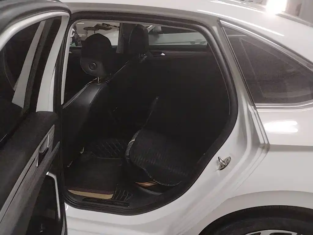 Volkswagen Sagitar — миниатюра 20
