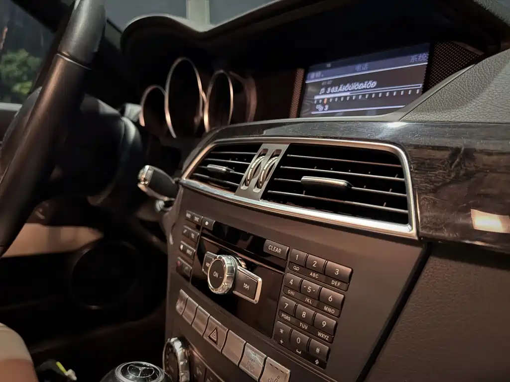 Mercedes-Benz C-Class — миниатюра 6