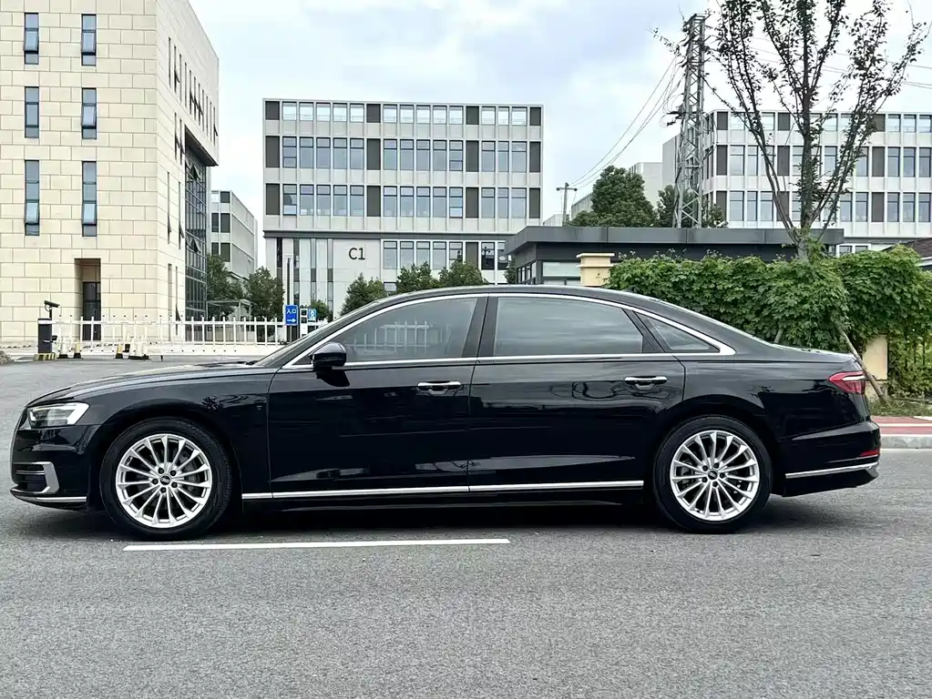 Audi A8 — миниатюра 7