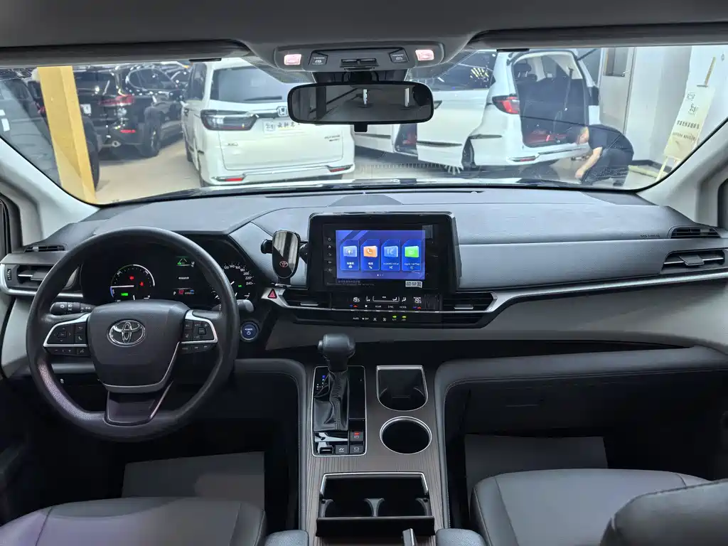 Toyota Granvia 2024 2.5L Comfort