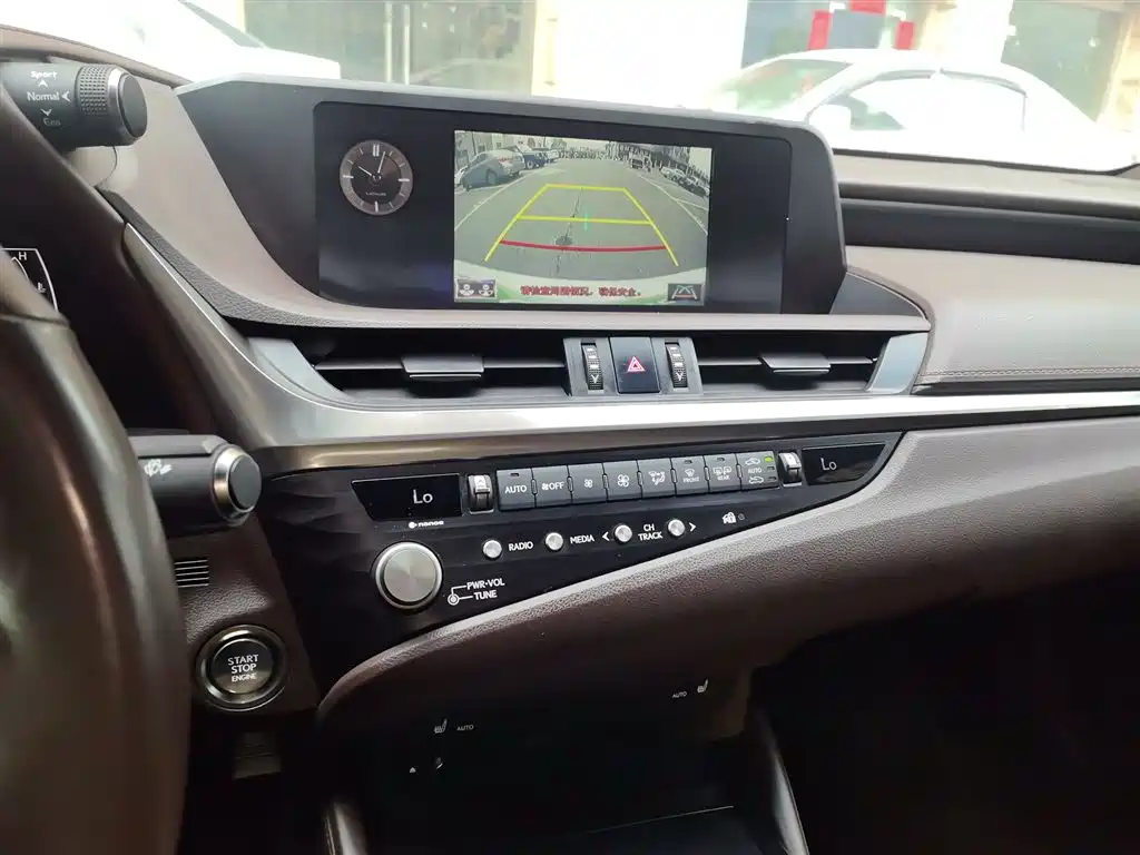 Lexus ES 2020 200