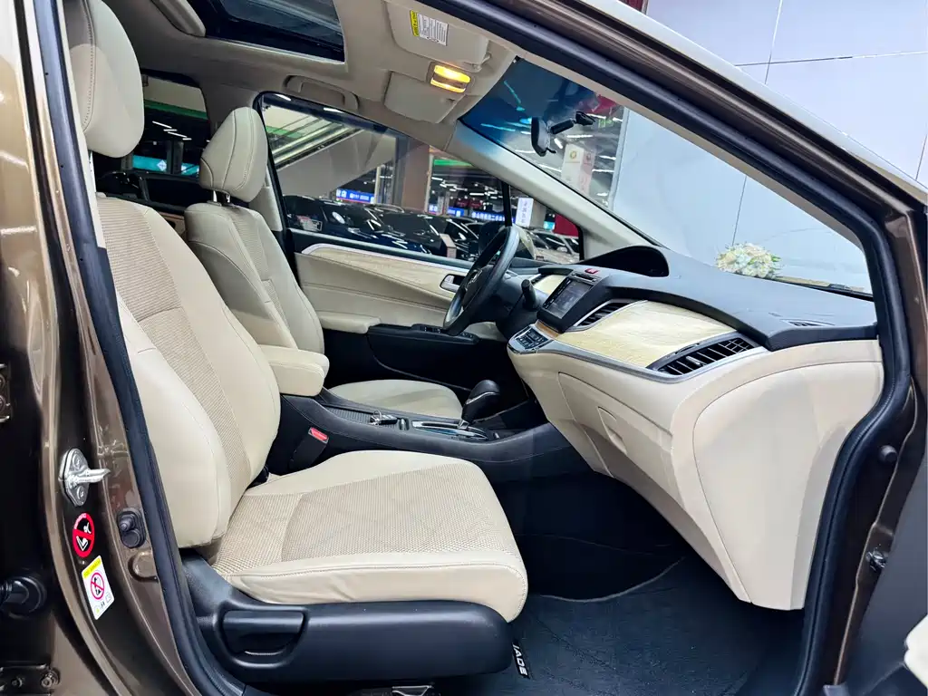 Honda Jade 2014 1.8L AT Comfort Elite 5 мест
