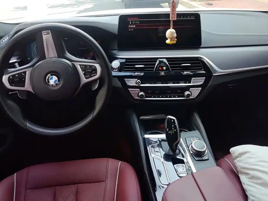 BMW 5 Series — миниатюра 12