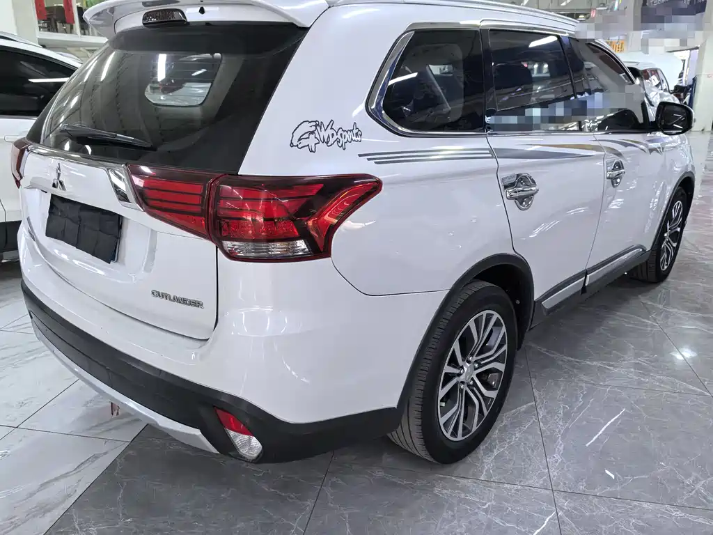 MITSUBISHI OUTLANDER