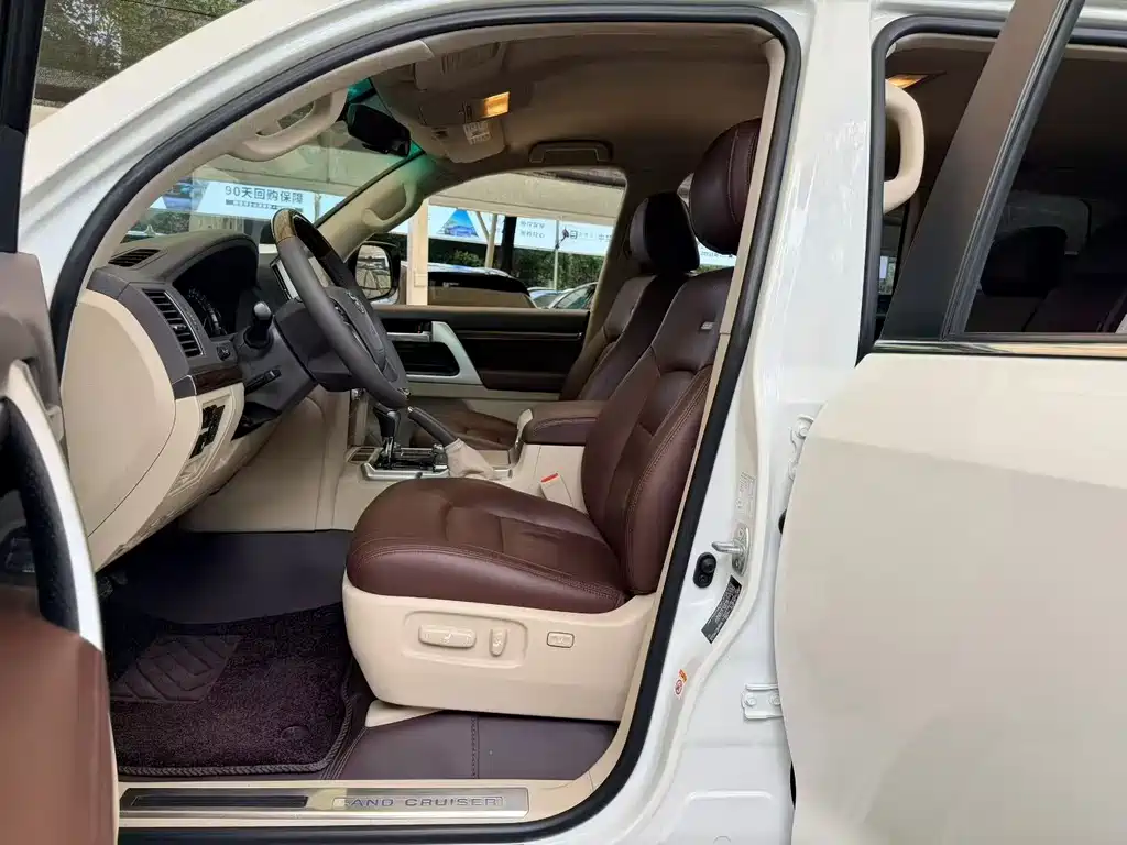 Toyota Land Cruiser 2018 5.7L AT
