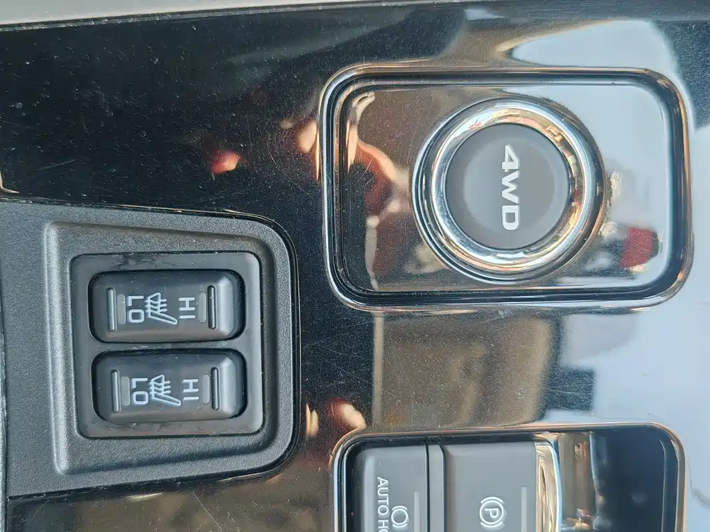 MITSUBISHI OUTLANDER