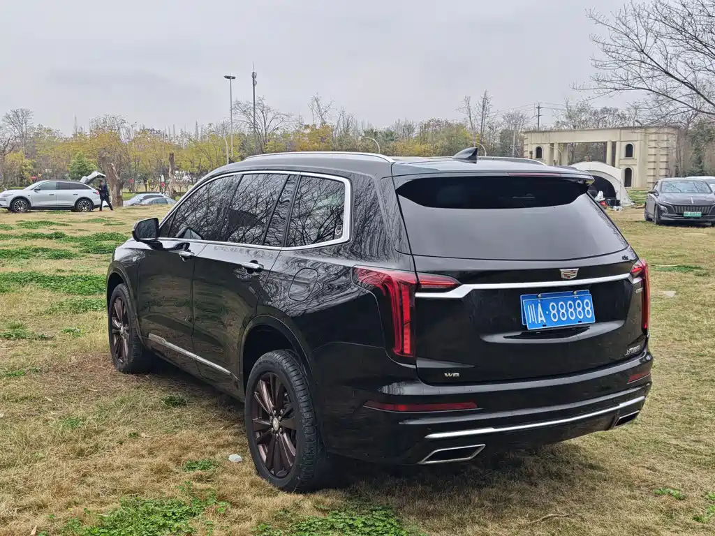 CADILLAC XT6