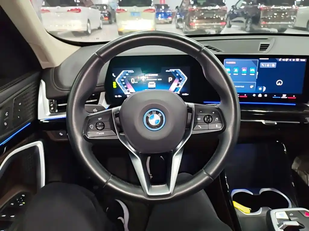 BMW iX1 — миниатюра 11