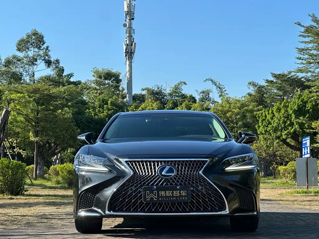 Lexus LS — миниатюра 2