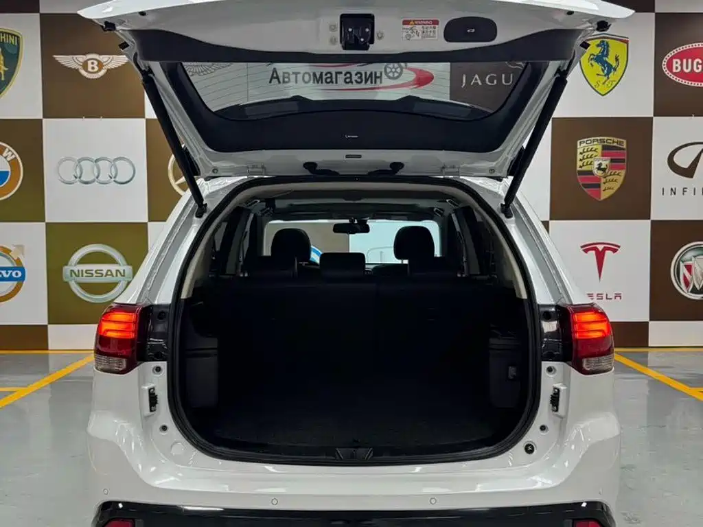 Mitsubishi Outlander — миниатюра 18